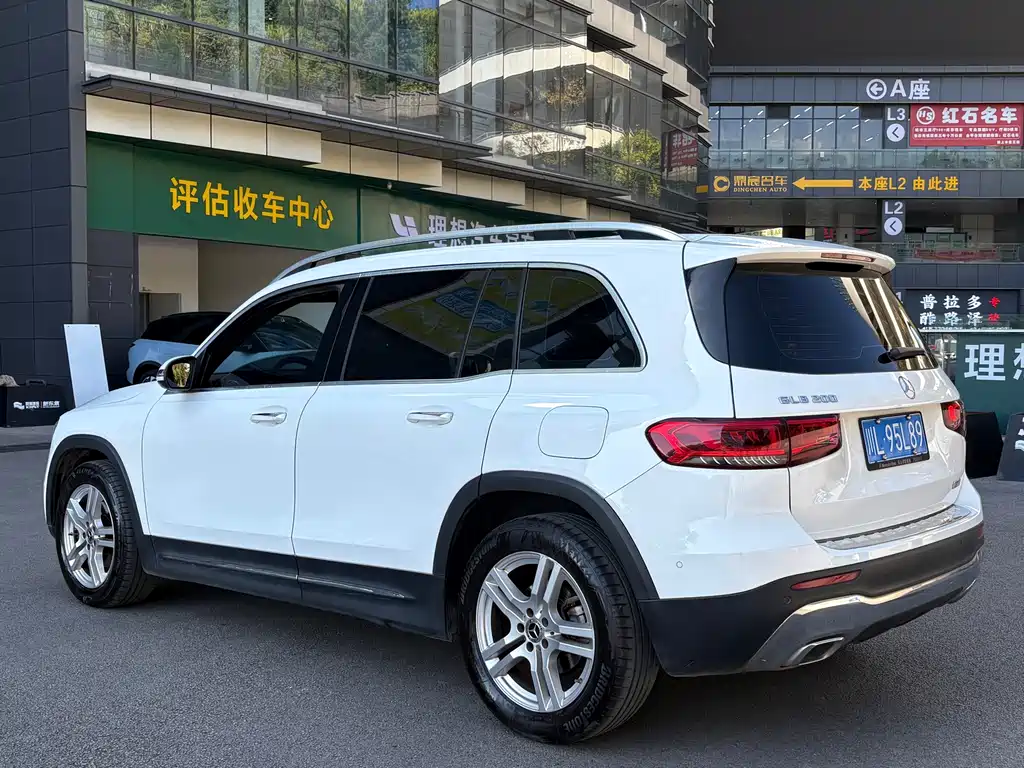 Mercedes-Benz GLB — миниатюра 9