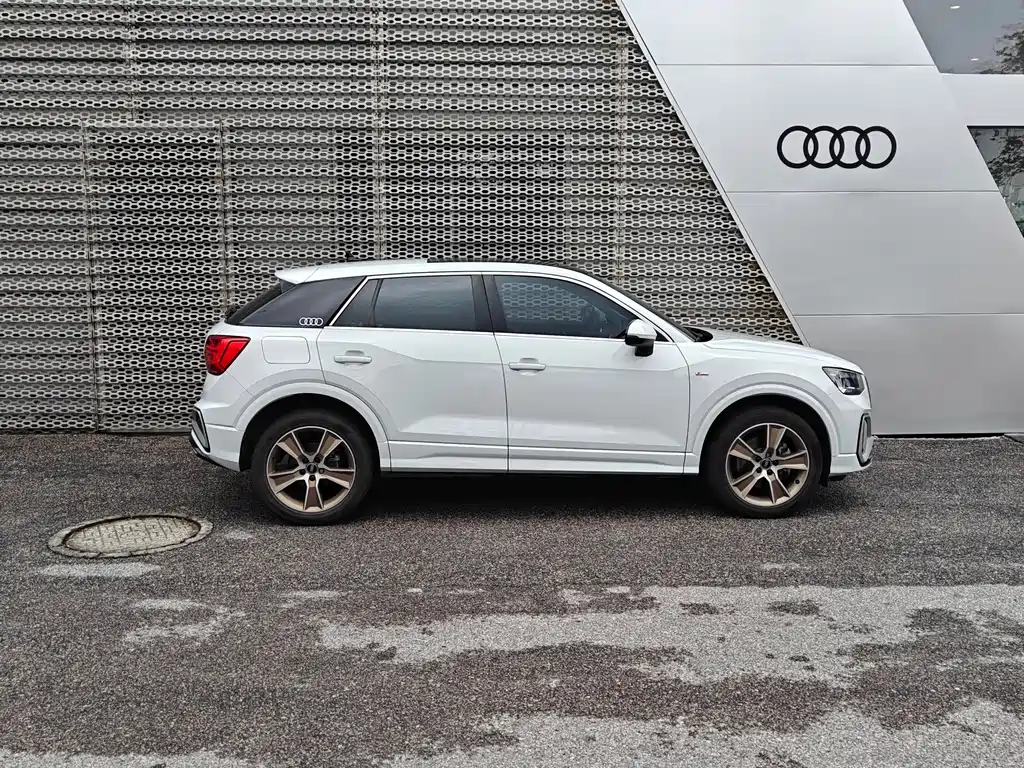 Audi Q2L — миниатюра 3