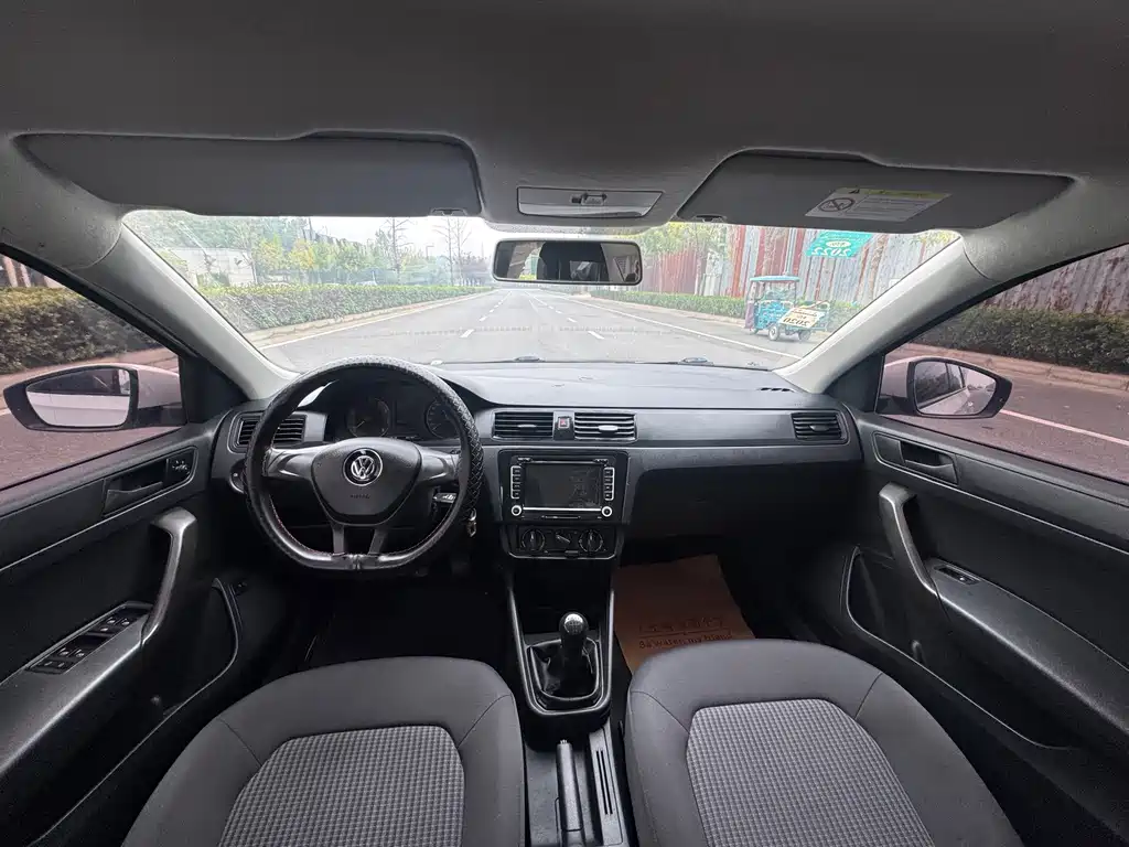 Volkswagen Santana — миниатюра 9