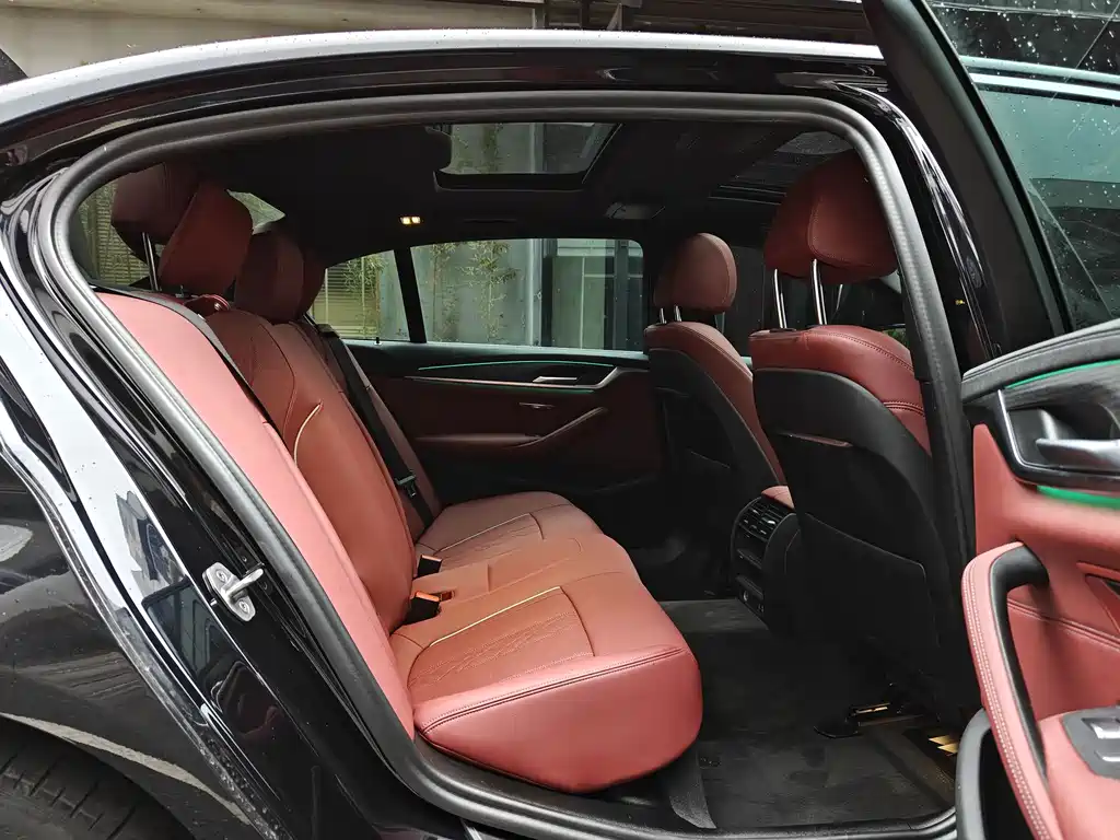BMW 5 Series New Energy — миниатюра 7