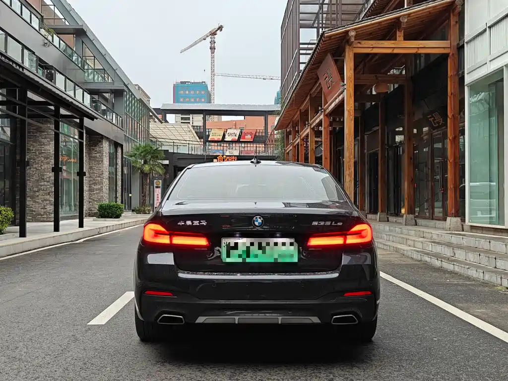 BMW 5 Series New Energy — миниатюра 11