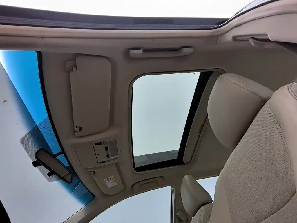 Toyota Camry — миниатюра 14