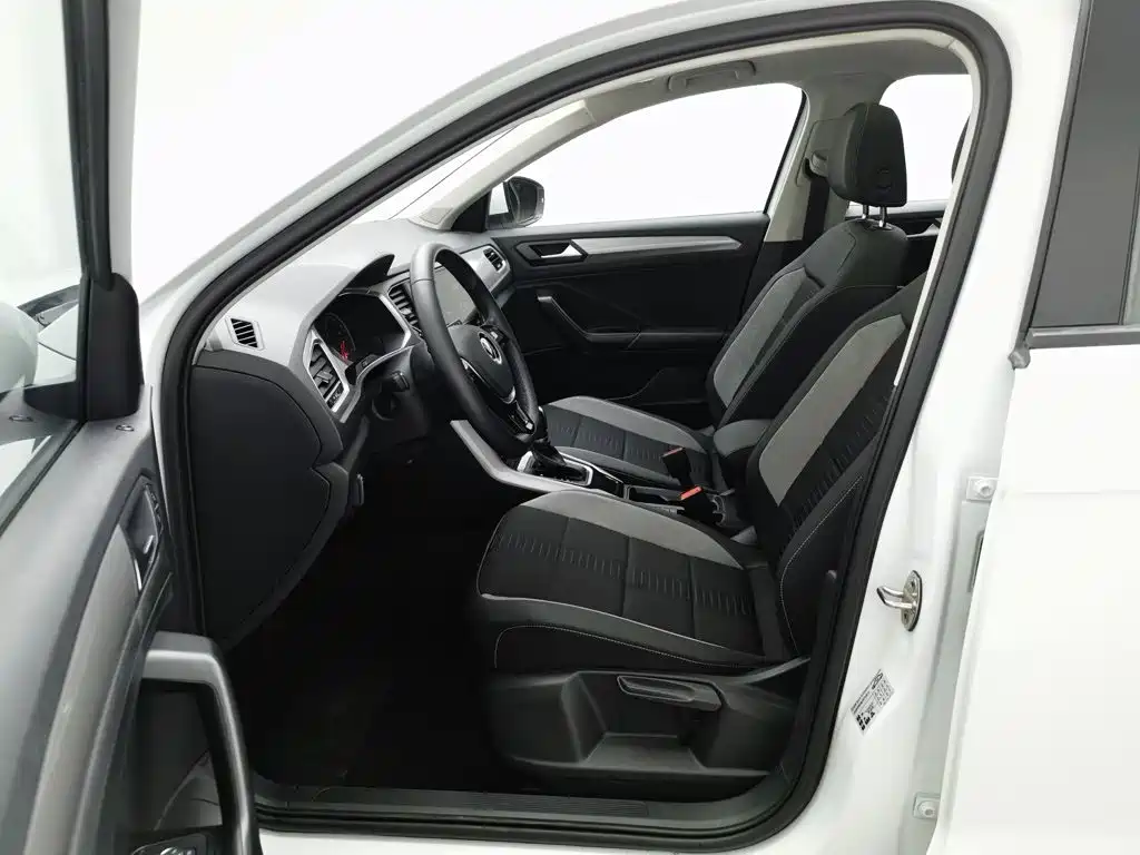 Volkswagen T-Roc — миниатюра 10