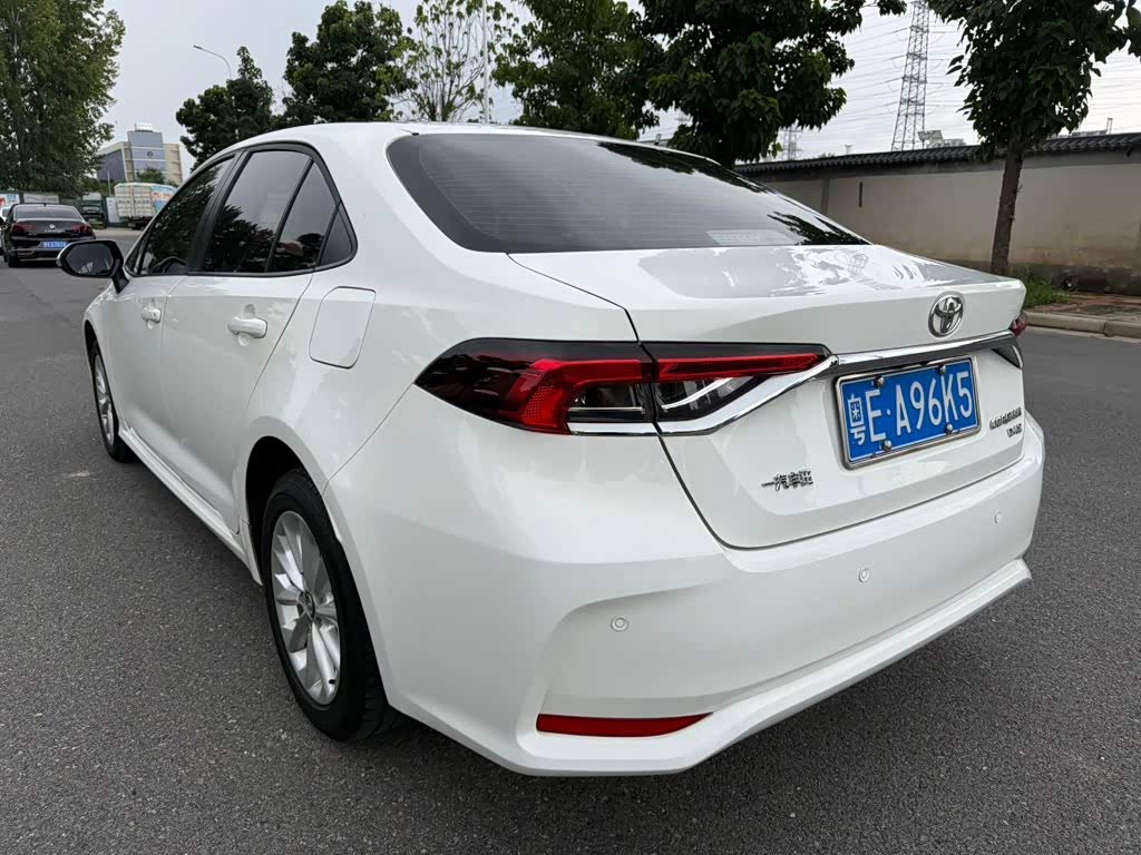 Toyota Corolla 1.2 л 2022 г. Белый, пробег 29000 км