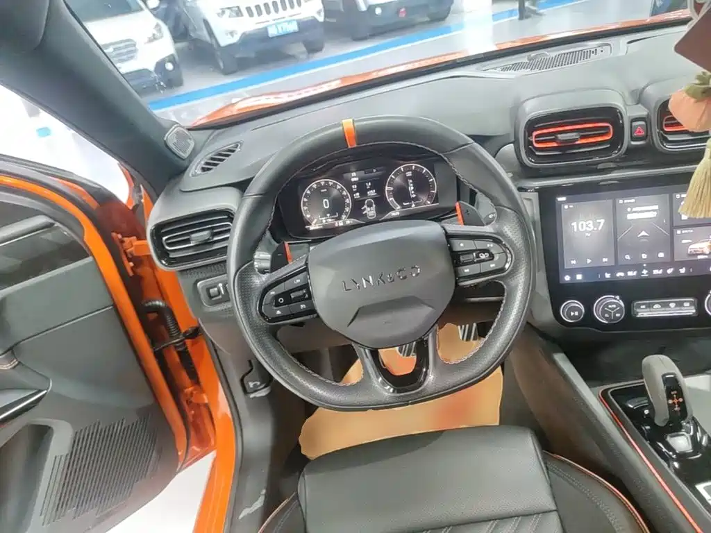 Lynk & Co 02 Hatchback — миниатюра 11