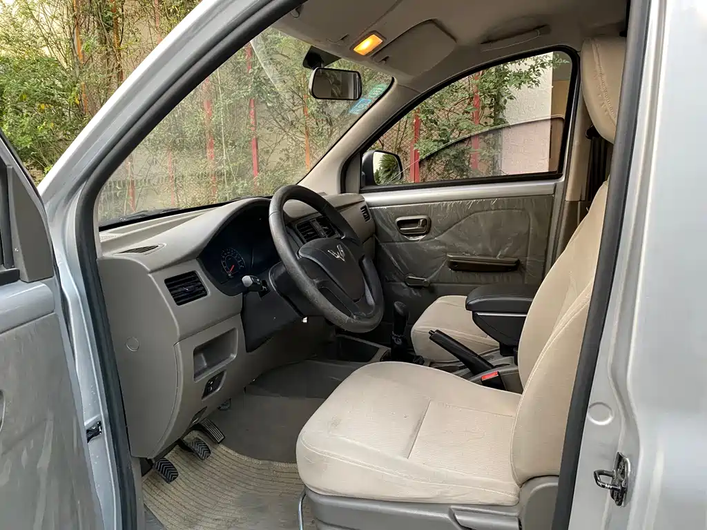 Wuling Rongguang V — миниатюра 7