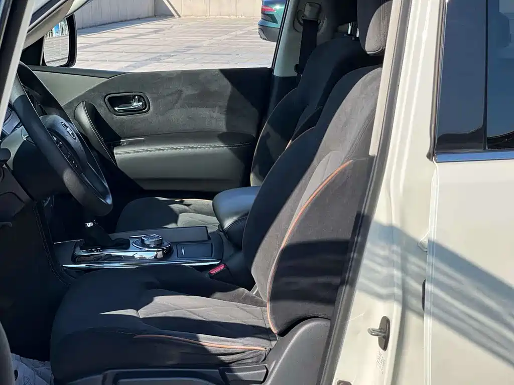 Nissan Patrol — миниатюра 7