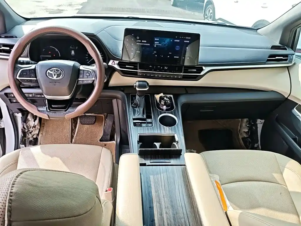 Toyota Granvia — миниатюра 10