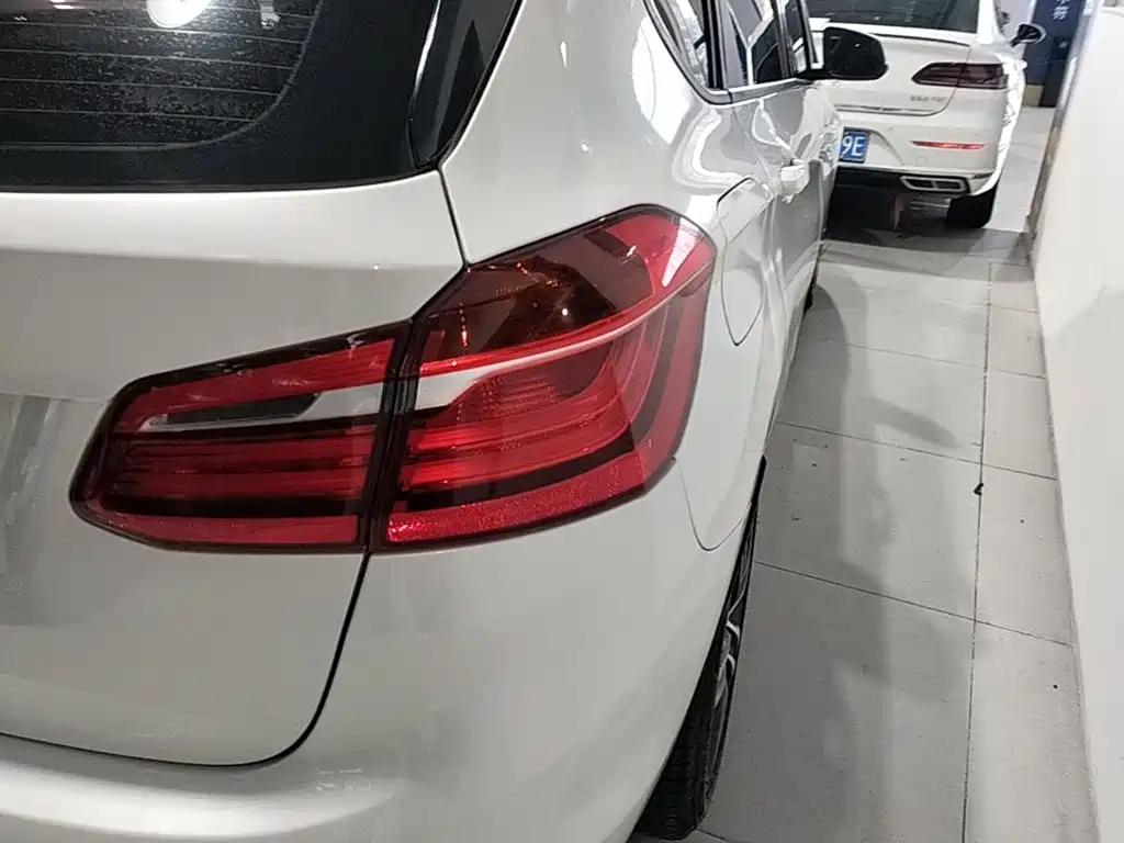 BMW 2 Series Active Tourer — миниатюра 8