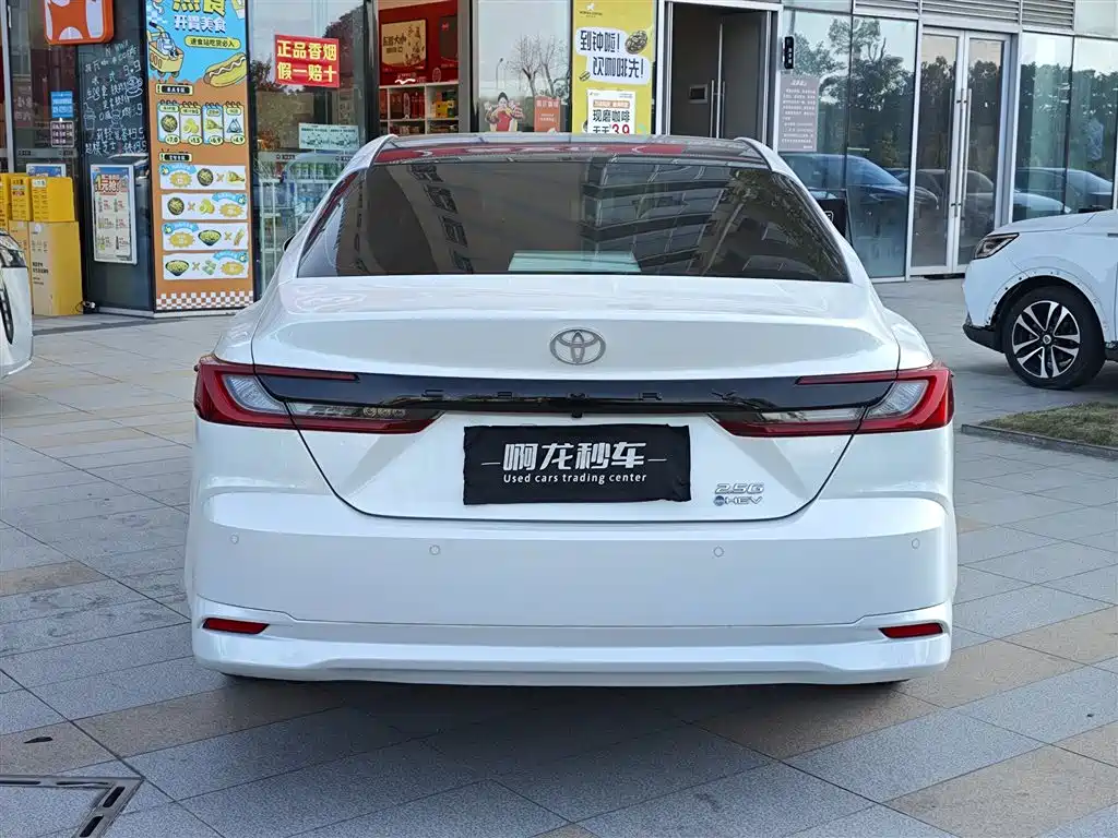 Toyota Camry — миниатюра 8