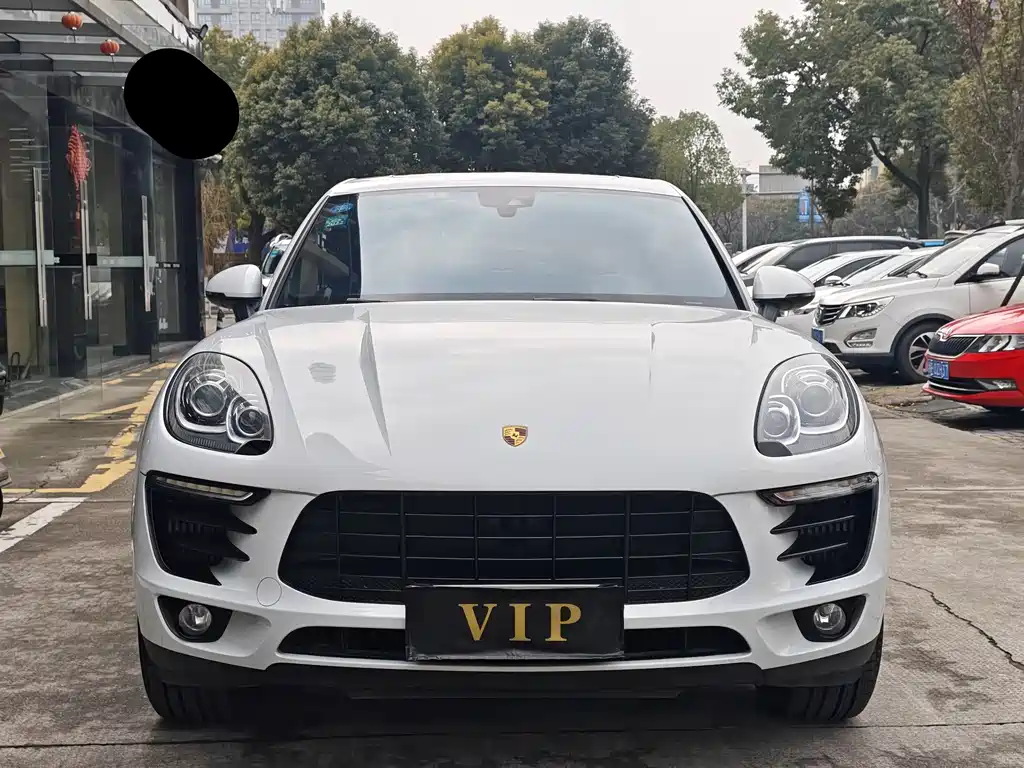 PORSCHE MACAN