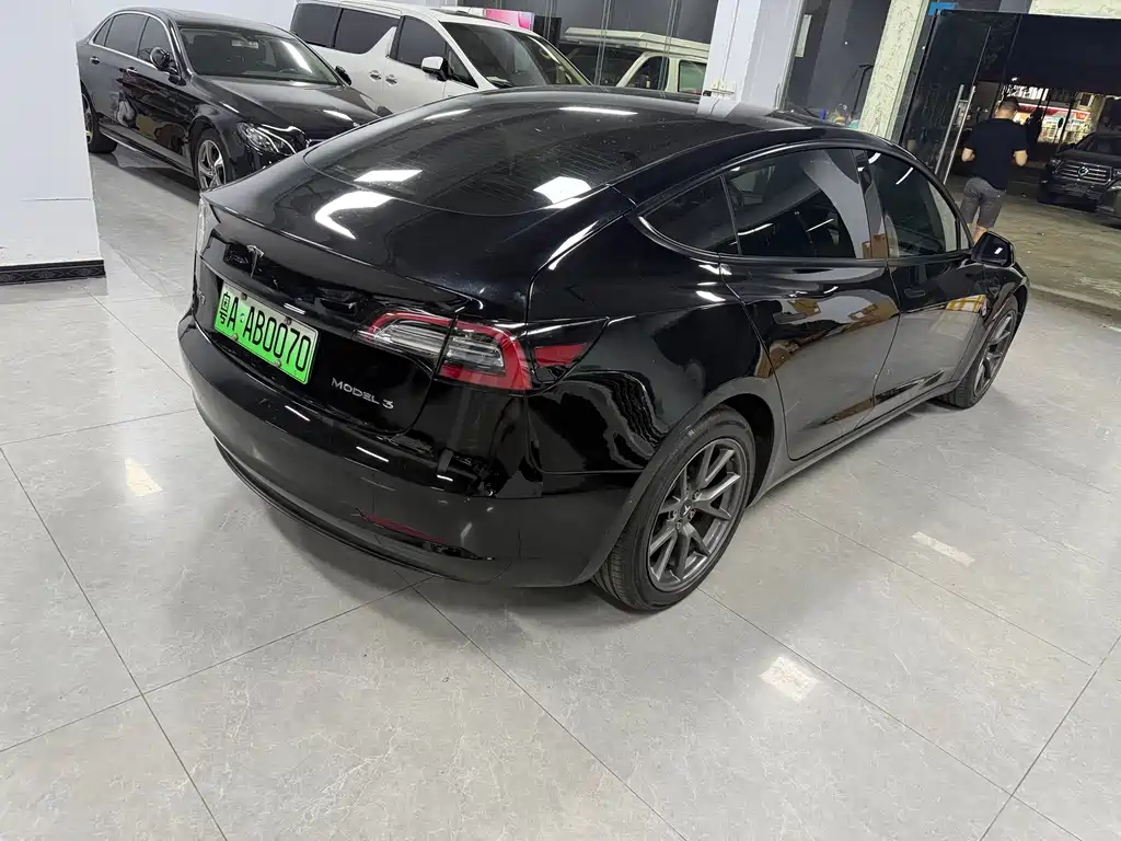 Tesla Model 3 — миниатюра 4