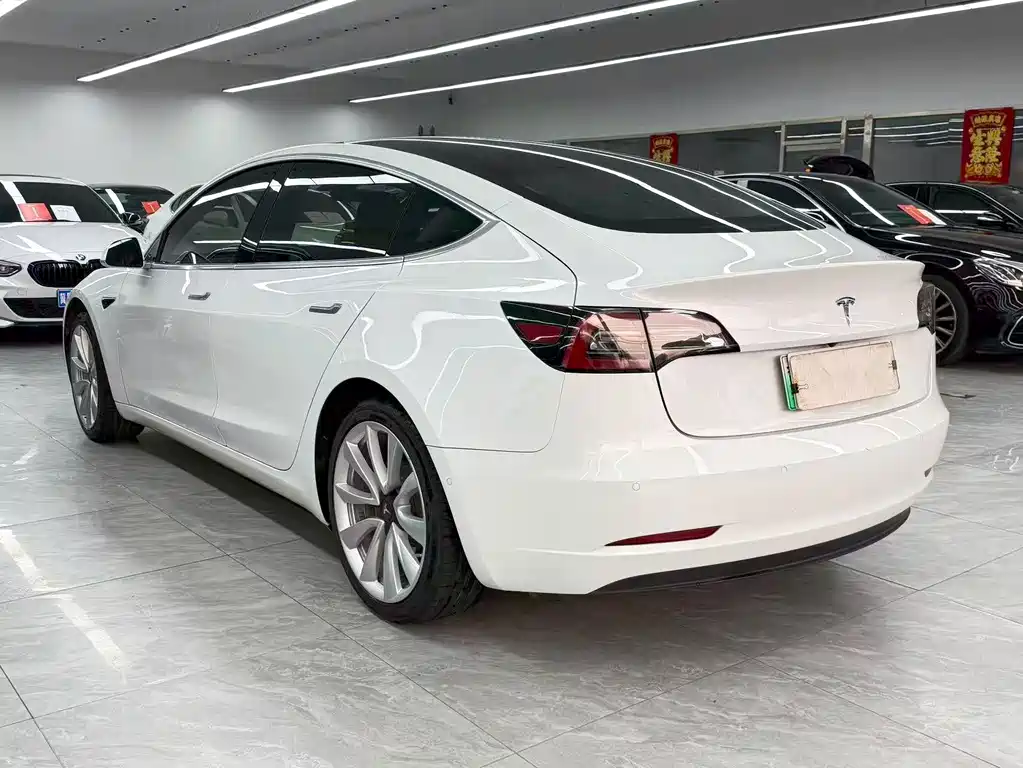 Tesla Model 3 — миниатюра 4