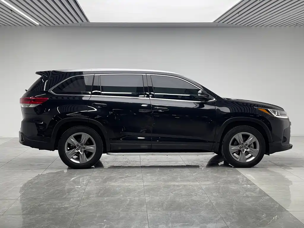 TOYOTA HIGHLANDER
