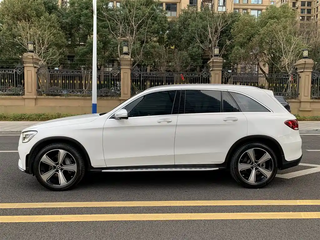 MERCEDES-BENZ GLC