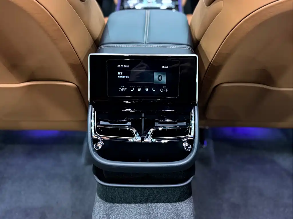 Bentley Flying Spur 2024 V8 Edition 8