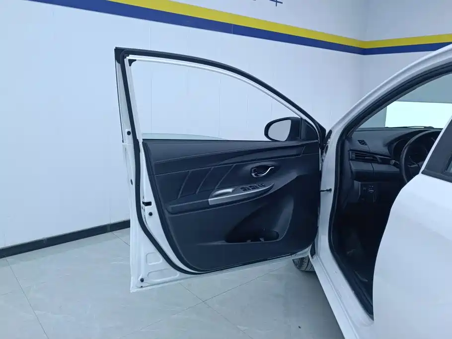 Toyota Yaris L — миниатюра 7