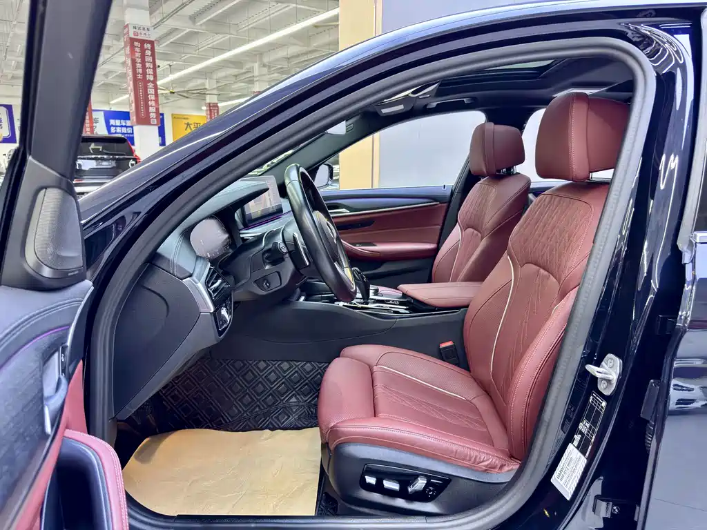 BMW 5 Series — миниатюра 6