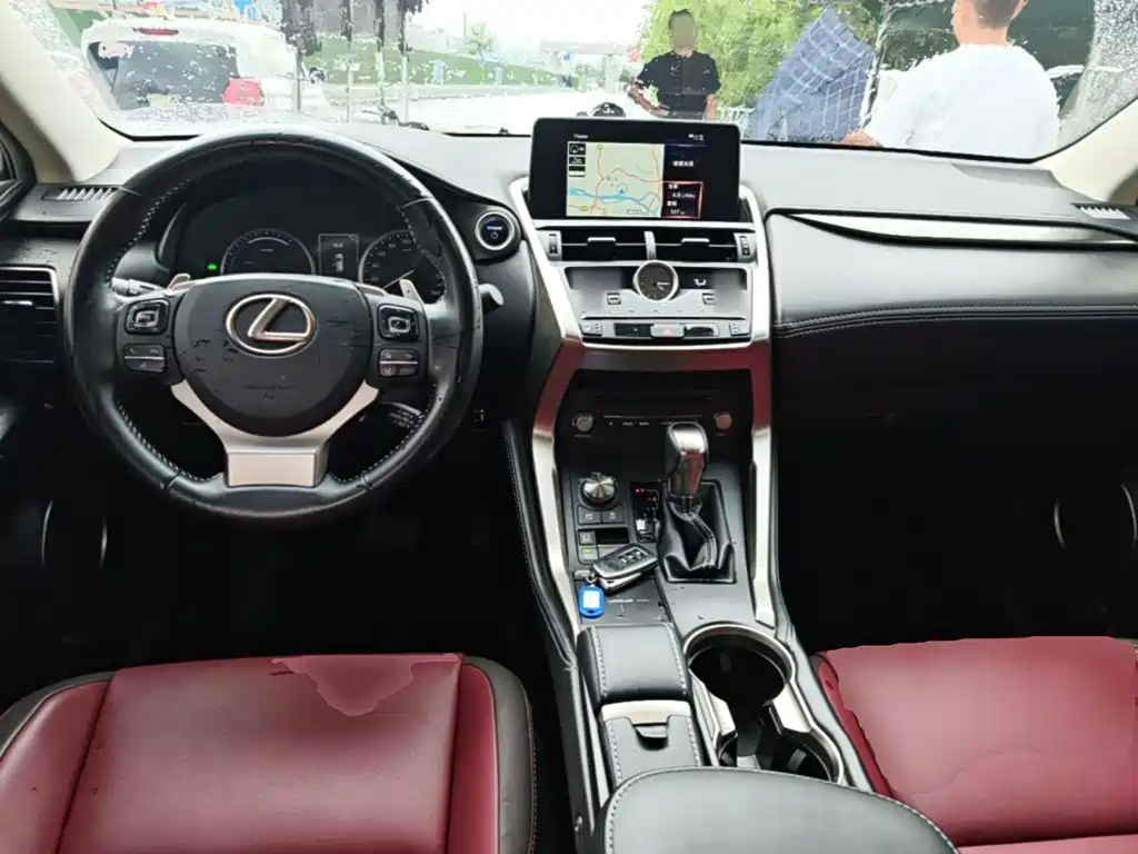 Lexus NX 2018 300h V