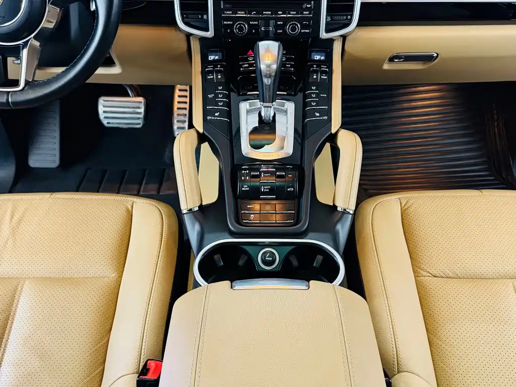 Porsche Cayenne — миниатюра 13