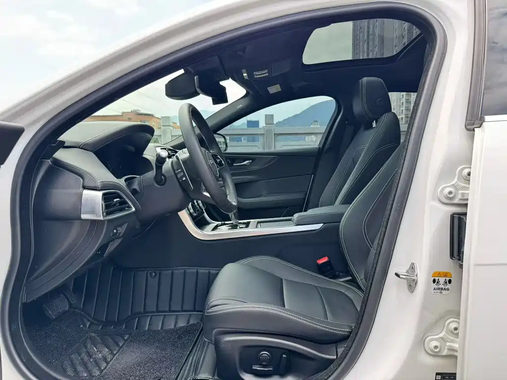 Jaguar XEL — миниатюра 4