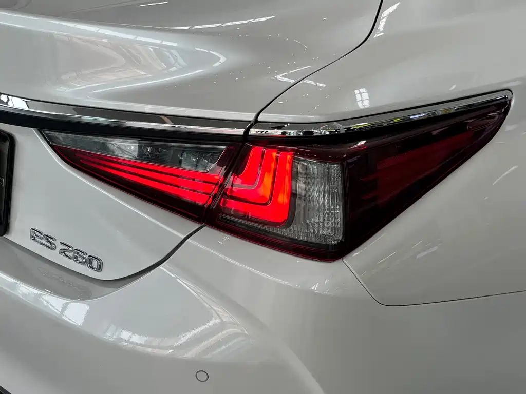 Lexus ES — миниатюра 22