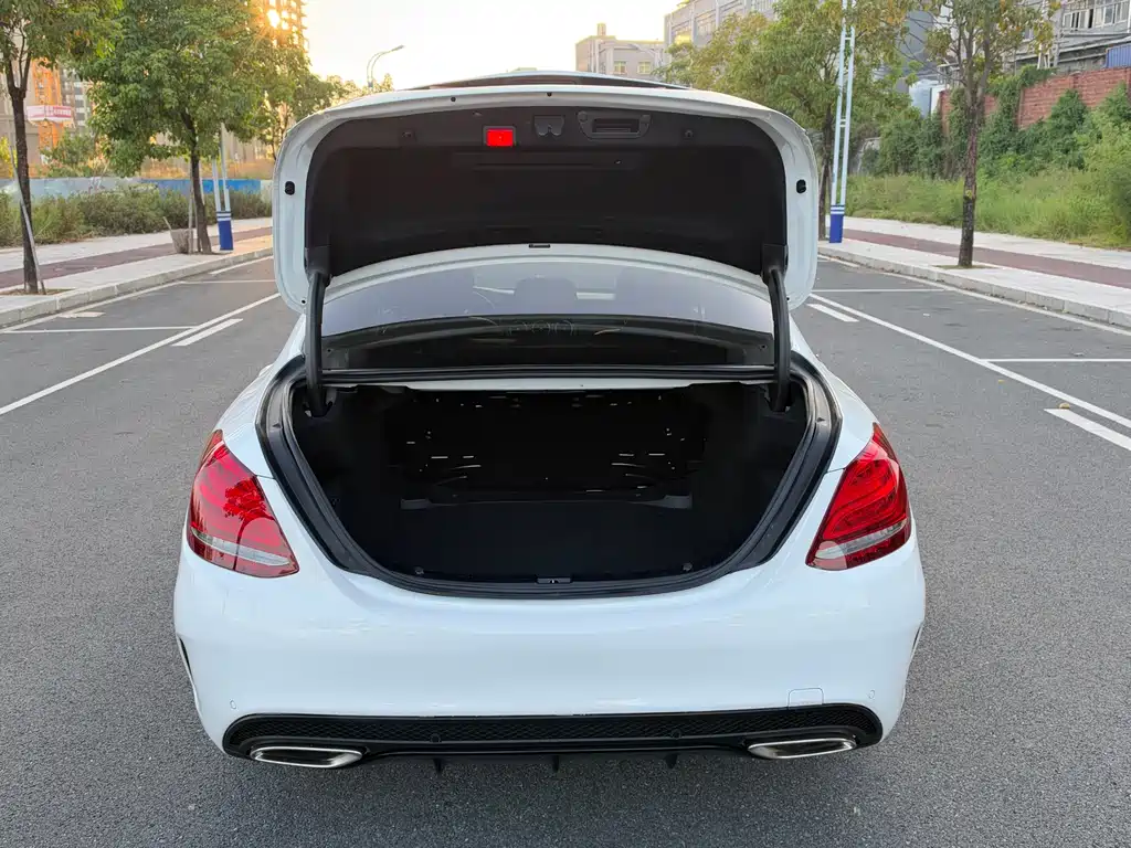 Mercedes-Benz C-Class — миниатюра 11