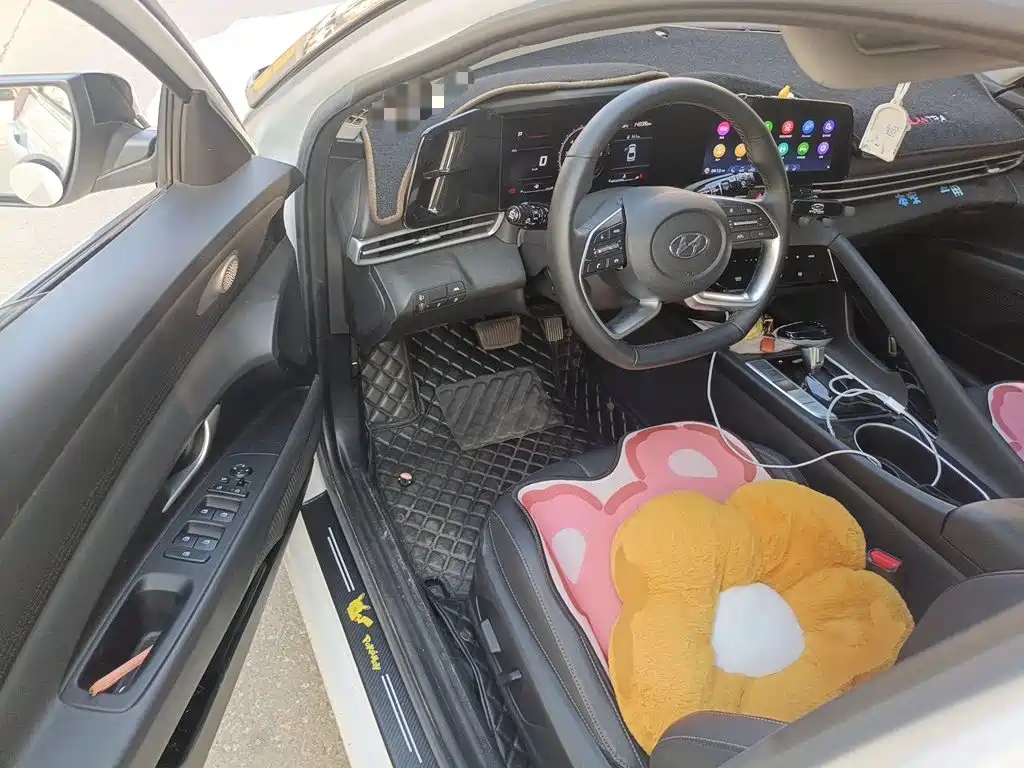Hyundai Elantra — миниатюра 12
