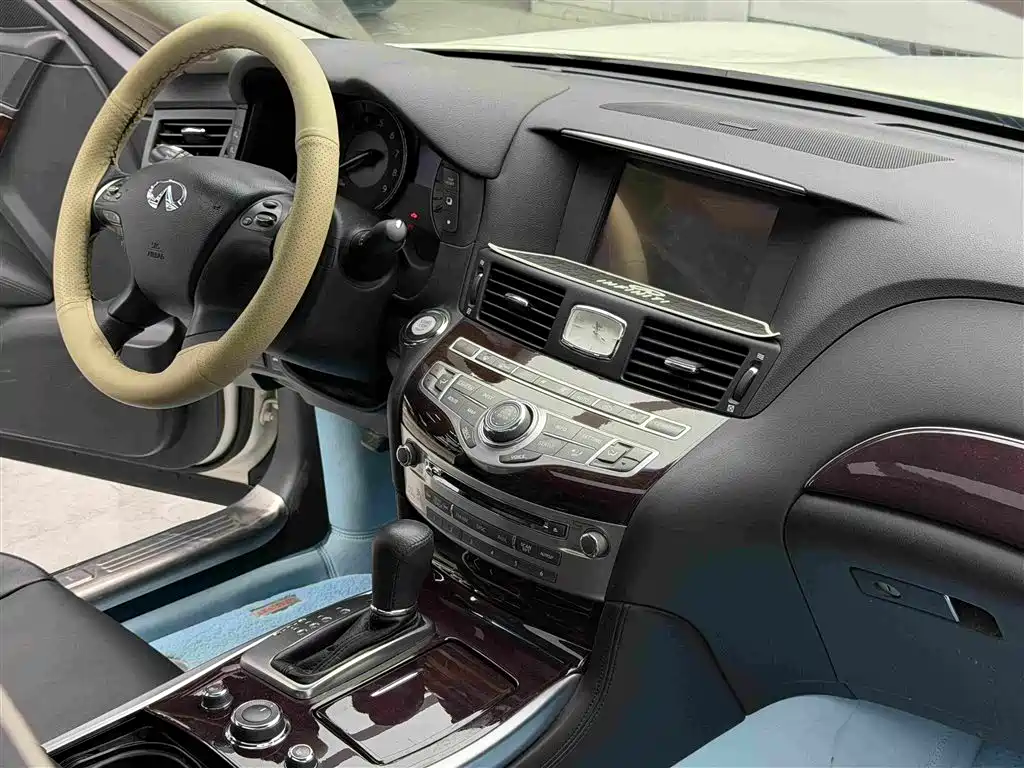 Infiniti Q70 — миниатюра 11