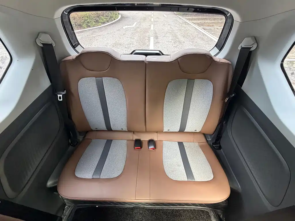 Wuling MINIEV — миниатюра 4