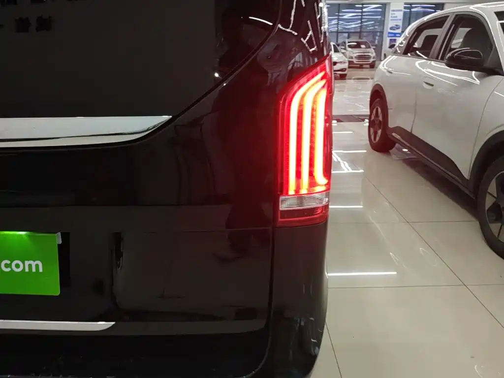 Mercedes-Benz V-Class — миниатюра 8