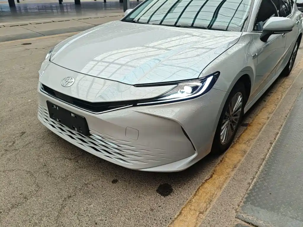 Toyota Camry — миниатюра 24