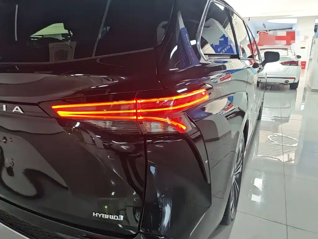 Toyota Granvia — миниатюра 8
