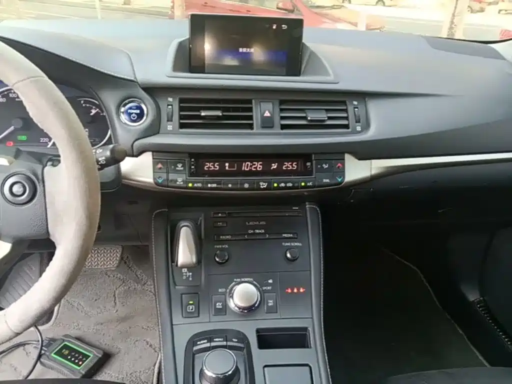Lexus CT — миниатюра 13