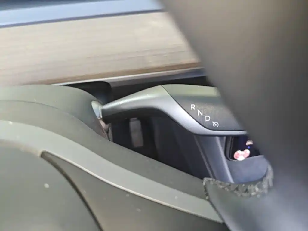 Tesla Model Y — миниатюра 14