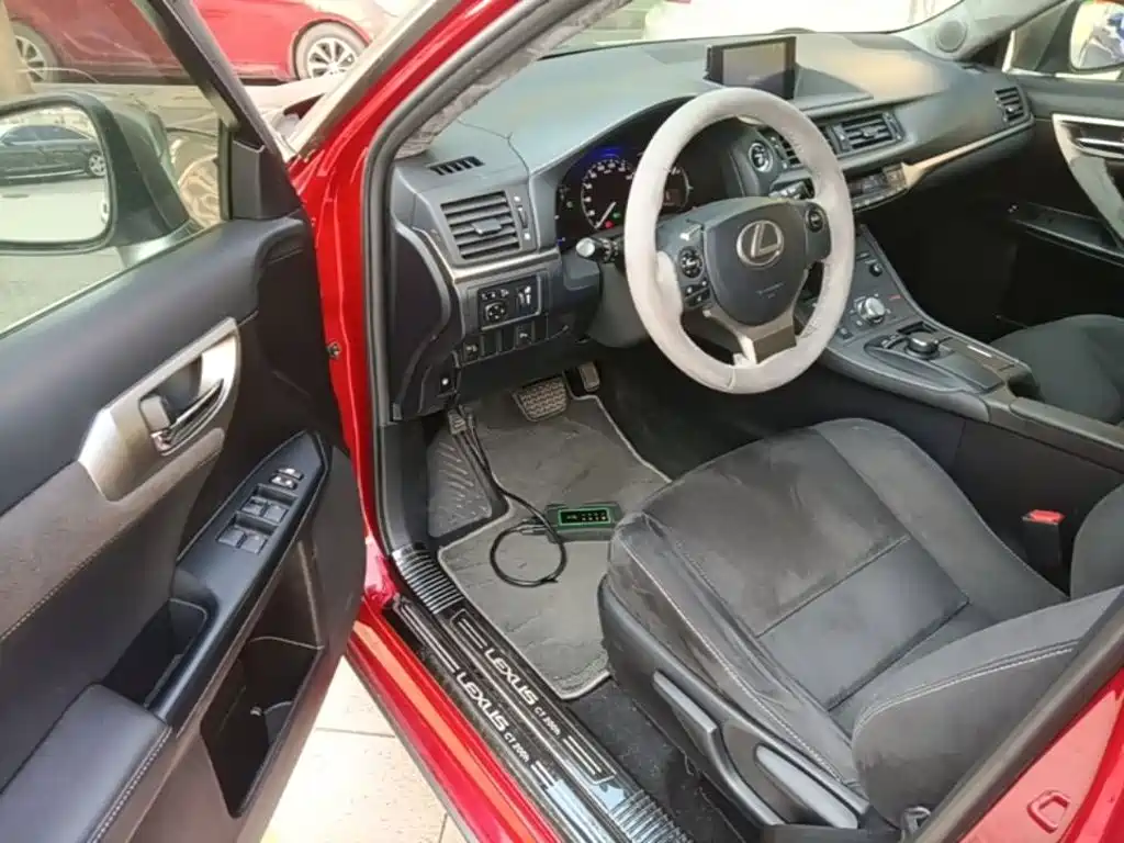 Lexus CT — миниатюра 16
