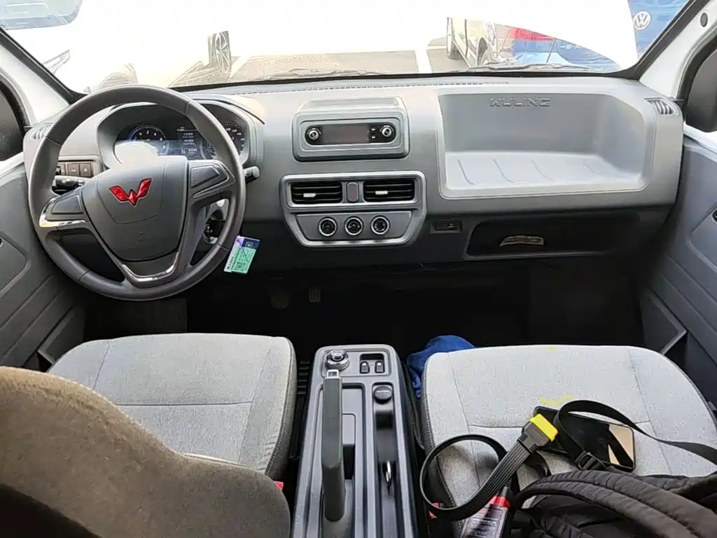 Wuling Yangguang — миниатюра 10