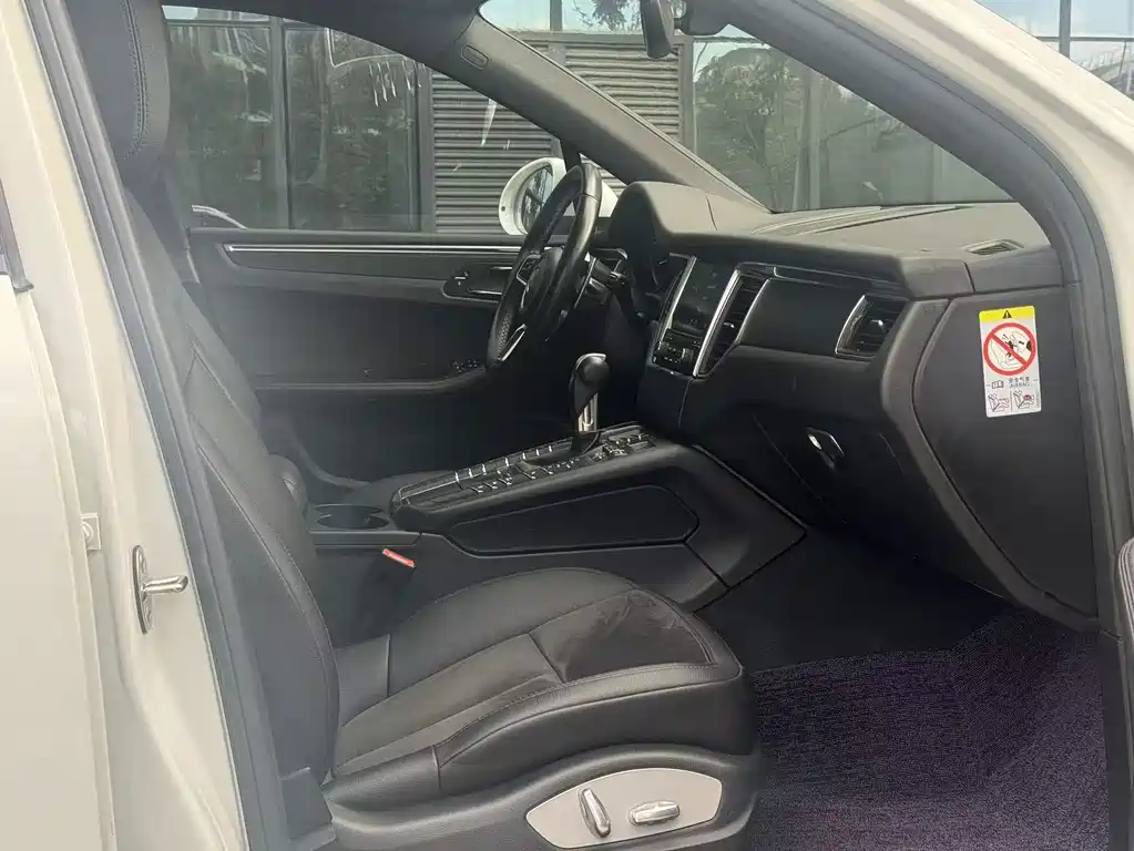 Porsche Macan — миниатюра 8