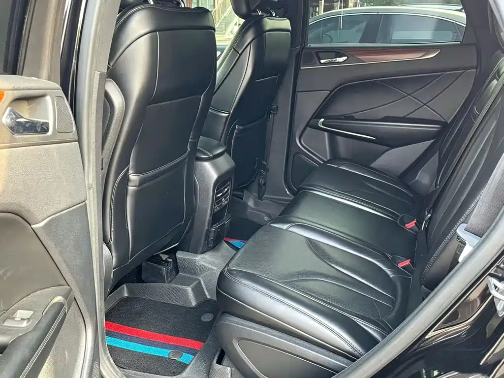 Lincoln MKC — миниатюра 6