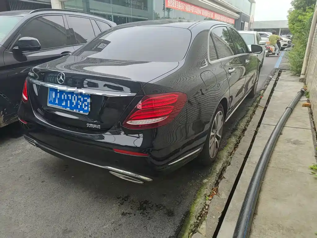 Mercedes-Benz E-Class — миниатюра 7
