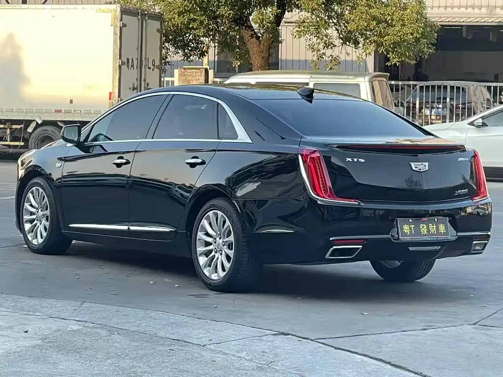 CADILLAC XTS
