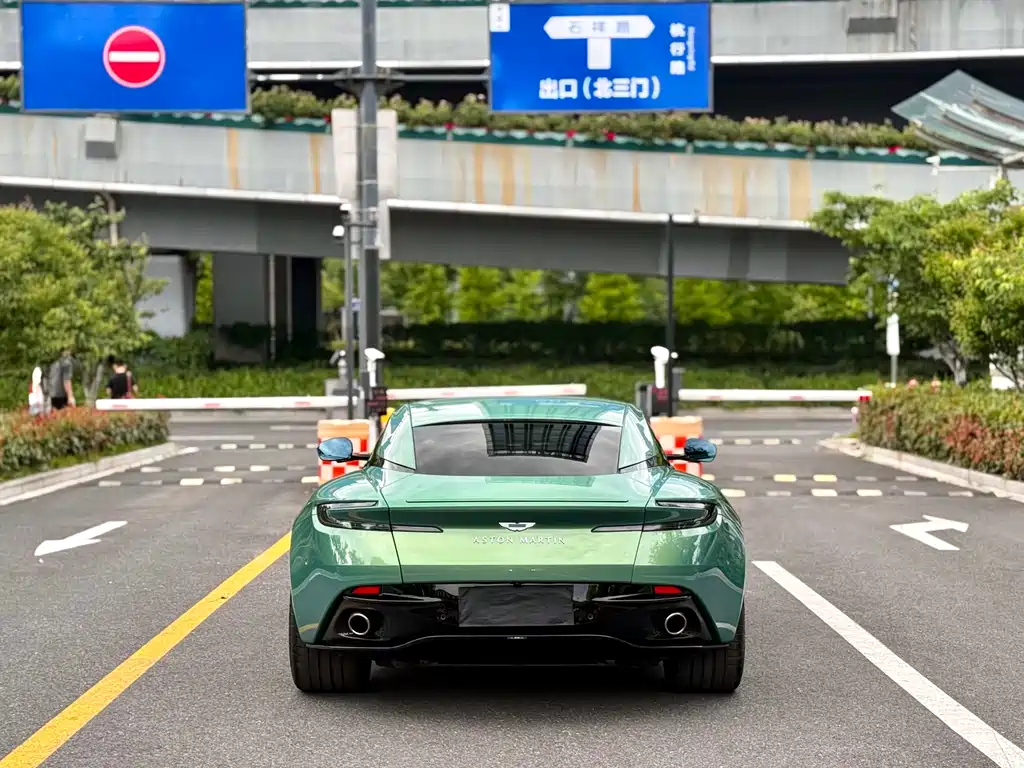 Aston Martin DB12 2023 4.0T V8 Coupe