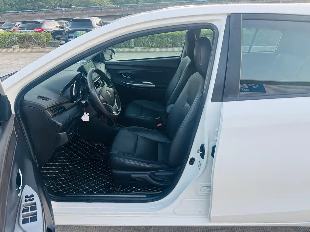 Toyota Yaris L — миниатюра 9