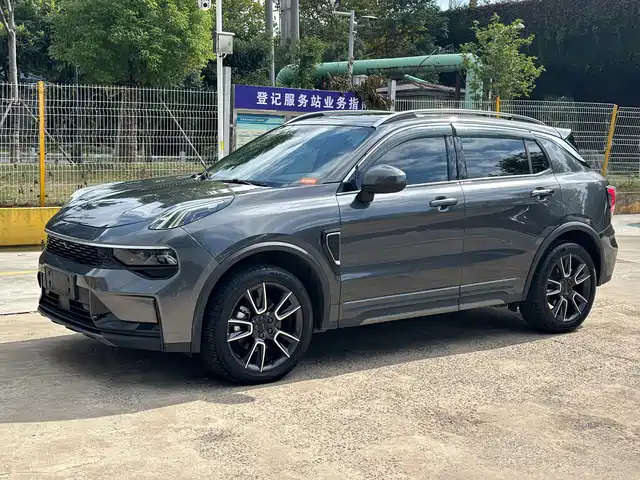 Lynk & Co 01