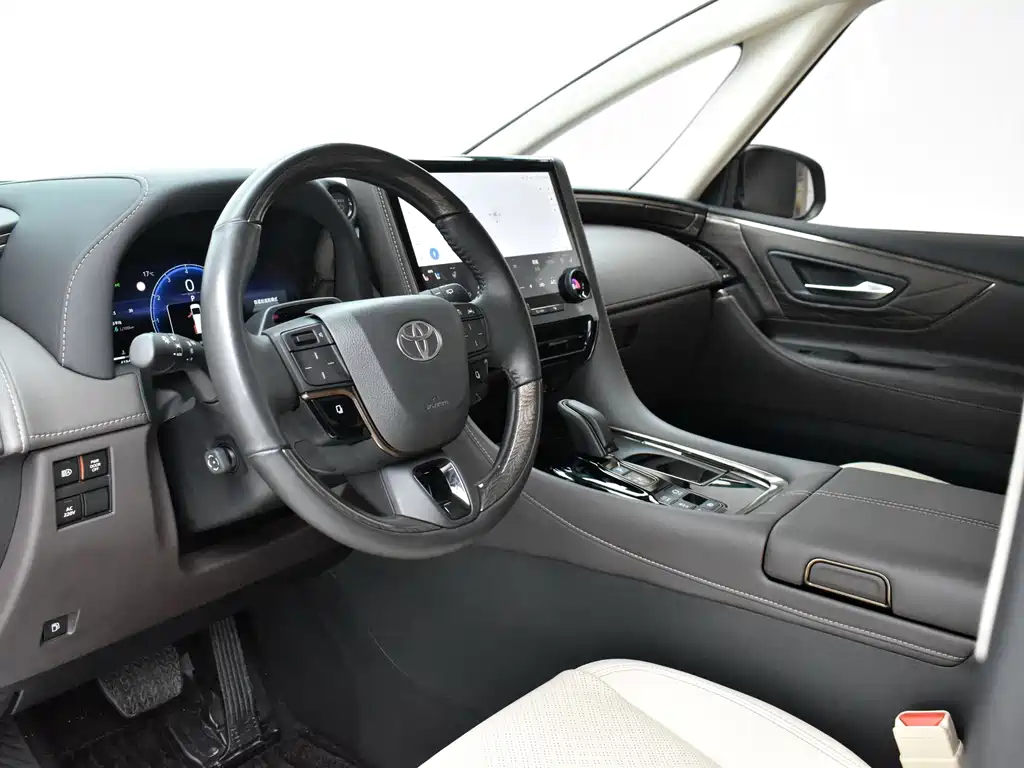 Toyota Alphard — миниатюра 7