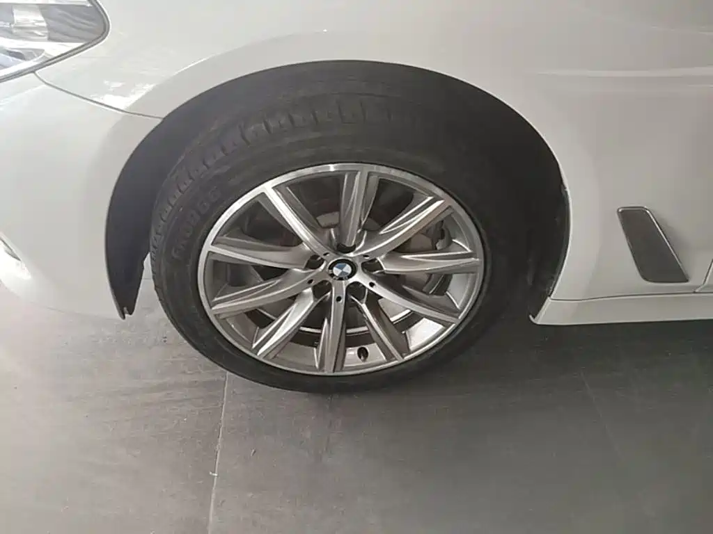 BMW 5 Series — миниатюра 23