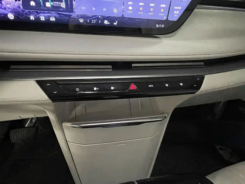 Buick GL8 Hybrid — миниатюра 6