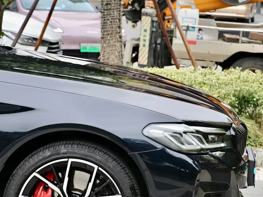 BMW 5 Series — миниатюра 8