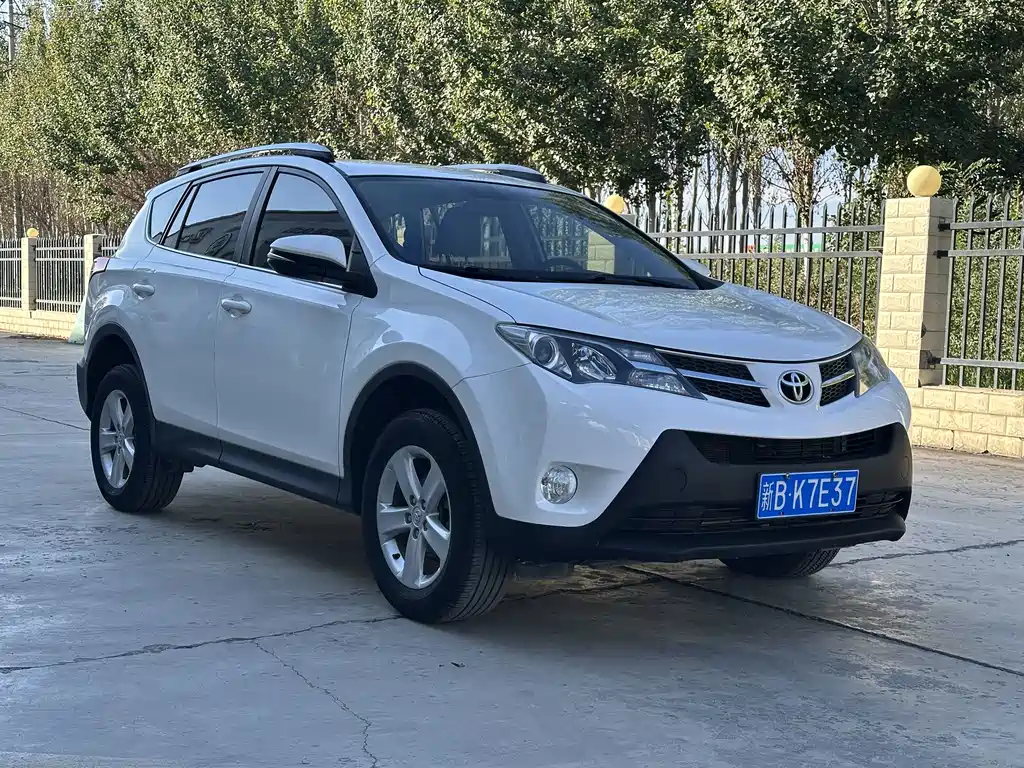 Toyota RAV4 — миниатюра 3