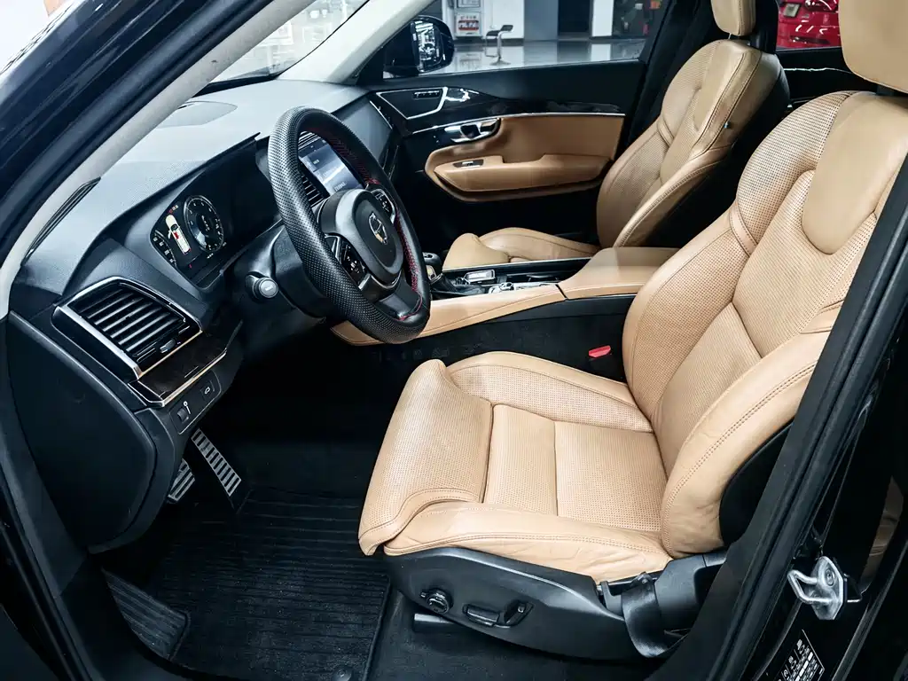 Volvo XC90 2015 T6 7 мест